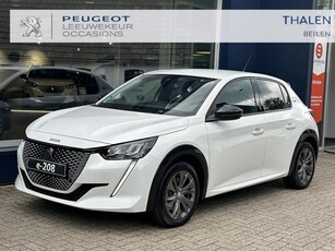 Peugeot e-208 EV Allure 50 kWh | € 25.850 na Subsidie | 3 Fase Lader | Slechts 6650 KM gereden | Navigatie | Climate Control | Stoelverwarming | LED Verlichting | Lichtmetalen Velgen | Parkeercamera |