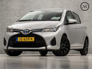 Toyota Yaris 1.5 Hybrid Sport Automaat (NAVIGATIE, NAP, CAMERA, LED ACHTERLICHTEN, XENON, SPORTSTOELEN, CLIMATE CONTROL, BLUETOOTH, CRUISE CONTROL, NIEUWSTAAT)