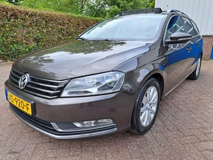 Volkswagen Passat Variant 2.0 TDI Highline BlueMotion LEER/PANODAK/TREKHAAK/PDC 140PK