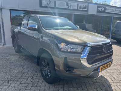 Toyota HiLux 2.4 D-4D Xtra Cab Invincible AUT 4X4 BJ 2022