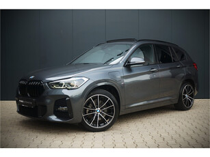 BMW X1 xDrive25e eDrive High Executive M-Sport | Panoramadak | Leer | Head-Up Display | Camera | Keyless | Hifi Geluidssysteem | Adaptive Cruise Control | Navigatie Prof. | Apple Carplay | Stuurverwarming | Stoelverwarming | Elek. Achterk