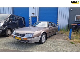 Citroen CX 2.0 RE ziet er nog perfect uit.