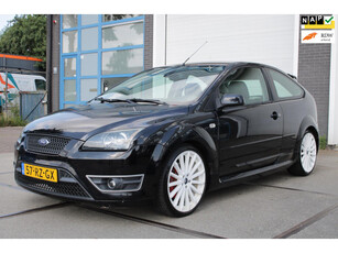 Ford Focus 2.0-16V Futura / Airco / Cruise Control / Elec ramen / Stoel verwarming