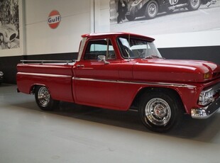 GMC Pickup C10 Fleetside Short Box 350 V8 Body Off restored (1965)