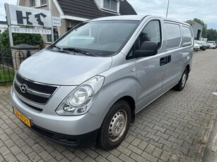 Hyundai H-1 H300 2.5 CRDI VGT tik in de motor