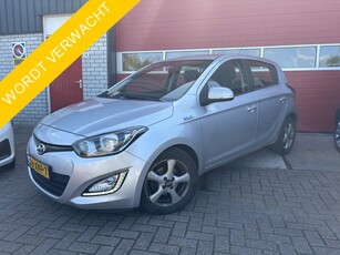 Hyundai i20 1.2i i-Vision TREKHAAK / AIRCO / PDC /