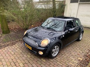 Mini Mini 1.6 Cooper one panorama leer! loopt op 3