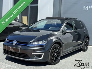 Volkswagen Golf 1.4 TSI GTE Panorama Lane assist ACC