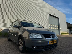 Volkswagen Touran 1.6-16V FSI Clima digitalLmv 16”Export