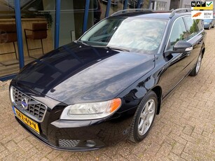 Volvo V70 2.5FT Momentum 230PK H.LEER / ECC / PDC /