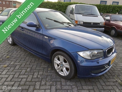 BMW 118d 5 deurs, LCI , xenon , trekhaak,adv goed lezen.