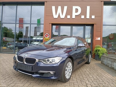 BMW 3-serie 320i Upgrade Edition Navigatie Lederen