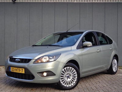 Ford Focus 1.6i 16V HB Titanium