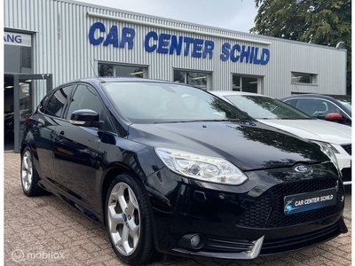 Ford Focus 2.0 EcoBoost ST-2 250 PK, CRUISE, PDC, HALF/LEDER