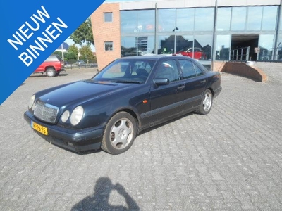 Mercedes-Benz E-klasse 200 Classic, nieuwe banden