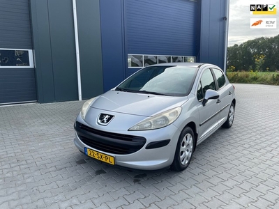 Peugeot 207 1.4-16V XR