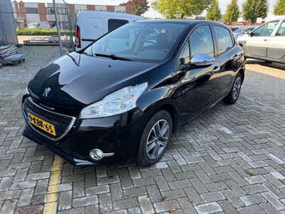 Peugeot 208 1.2 VTi Active 2013 Schade