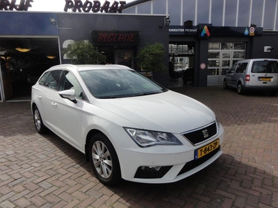 SEAT León ST 1.5 TGI FR Business Intense auto rijdt op Cng