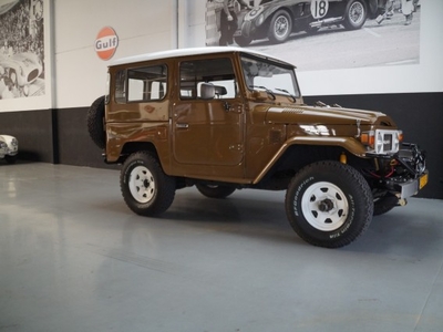 Toyota Land Cruiser FJ40 Hardtop Fully Restored ! (1980)