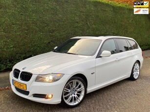 BMW 3-serie Touring 320i RIJDT NIEUW/XENON/LEER/PANORAMADAK!