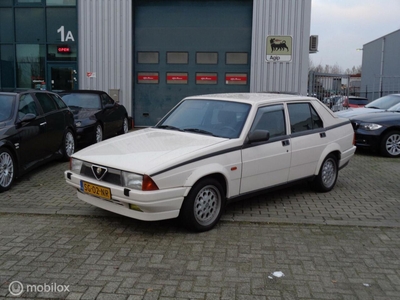 Alfa Romeo 75 2,0