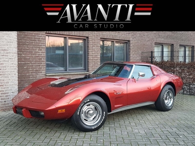 Chevrolet Corvette STINGRAY C3 COUPE V8 AUTOMAAT GEHEEL GERESTAUREERD 406 SMALL BLOCK MET 450 PK AUTOMAAT