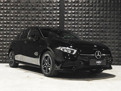 Mercedes-Benz A-klasse 250e AMG PANO Sfeer All-Black