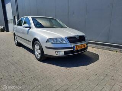 Skoda OCTAVIA 1.6 FSI Elegance