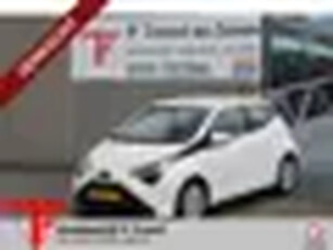 Toyota Aygo 1.0 VVT-i x-play Navigatie/Airco/Achteruitrijcamera/Apple carplay/Toerenteller/bluetooth