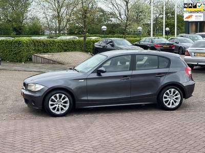 BMW 1-serie 116i Business Line,bj.2006,kleir: grijs,5 deurs,airco,sportvelgen,NAP met 209756 km.en APK tot 09/2024,trekhaak,etc.