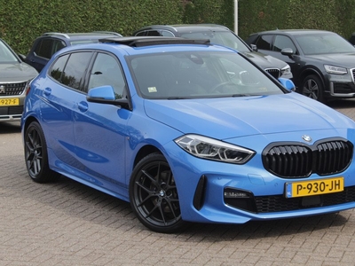 BMW 1-serie 118i Business Edition M Sport / Trekhaak / Panoramadak / Camera / Leder / 18'' / Navigatie / Cruise Control