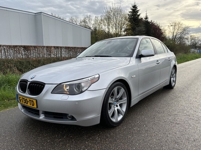 BMW 5 Serie 550i High Executive / AUTOMAAT / SCHUIFDAK / HEAD-UP / NAVI / ROLLO / 135dkm!