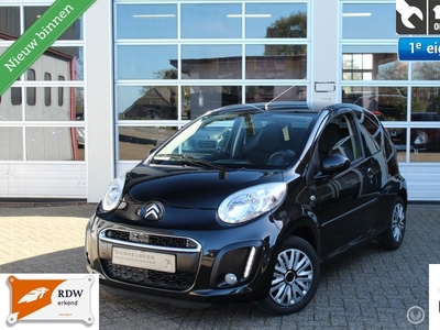 Citroen C1 1.0-12V 3-Deurs facelift 2 Exclusive Ledverlichting Airconditioning Centrale Vergrendeling Elektrische Ramen Stuurbekrachtiging Lederstuur Radio/Cd/Aux Zwart Interieur 12 Volt Aansluiting Dubbele Speakers Métallic Lak Privacy glass *Verk