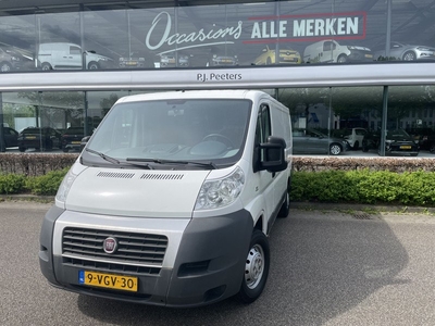 Fiat Ducato 30 2.3 MultiJet MH1 L2H1 Airco - Radio/CD - Trekhaak - 2 zitpl.RV - Zijwand bet. - Laadvloer - zijschuifd.R - T-schot V (Synchromesh kapot van 3 naar 4)