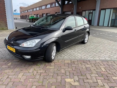 Ford Focus 1.6-16V Futura! Leder! 138 DKM NAP! Airco! Nw