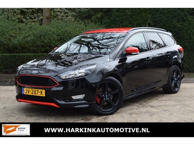 Ford Focus Wagon 1.5 Black Edition ST-line Navigatie