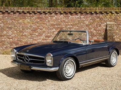 Mercedes-Benz 280 SL Pagode Restored in the early 2000s, European delivered Pagode, Desirable manual gearbox, Delivered new to Germany, Equipped with a Becker Europa radio, Beautifully restored in an elegant color scheme - 