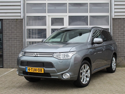 Mitsubishi Outlander 2.0 PHEV Instyle / Leer / Schuifdak / Camera / N.A.P.