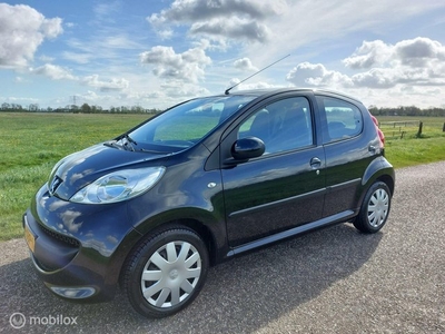 Peugeot 107 1.0-12V XS 5-deurs Airco/cv/elektrische ramen