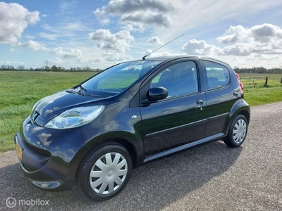 Peugeot 107 1.0-12V XS 5-deurs Airco/cv/elektrische ramen,