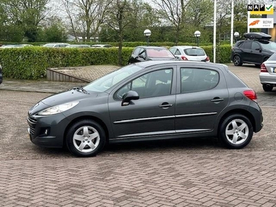 Peugeot 207 1.6 VTi XS,bj.2010,kleur:grijs !! 5 deurs,Climate,Sportvelgen,Cruise,APK tot 04/2025 en NAP met 211471 km.met boekjes.