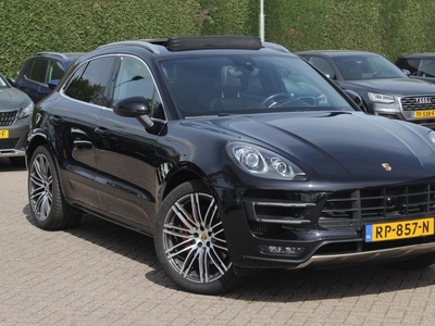 Porsche Macan 3.6 Turbo / Panoramadak / Camera / Standverwarming / 21'' / Luchtvering / Sportchrono / DAB / Stoelverwarming