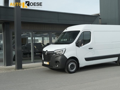 Renault Master T33 2.3 dCi 135 L2H2 Comfort | Navigatie | Parkeersensoren | Airco | Cruise Control | Vloerplaat In Laadruimte