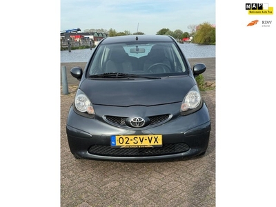 Toyota Aygo 1.0-12V.apk 30-03-2025 .elektrische ramen.