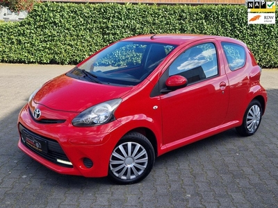 Toyota Aygo 1.0 / Airco / Elektrische ramen / Stuurbekrachtiging / Radio-CD speler / Nette auto