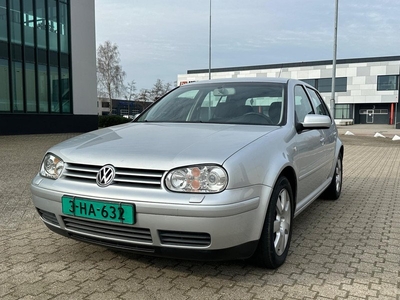 Volkswagen Golf 1.6-16V FSI Pacific