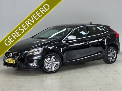 Volvo V40 2.0 D4 R-Design Business /191PK!! /Trekhaak /Zwarte Hemel /Leder+Alcantara! /Navi /Climat /Cruise /Elek. pakket /Bluetooth /Multi. LEDER Stuur /Isofix /PDC /16