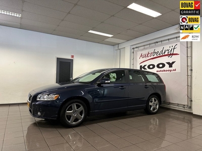 Volvo V50 2.0 Limited Edition * Navigatie / Afn. Trekhaak / Leder / Cruise control / NL Auto *