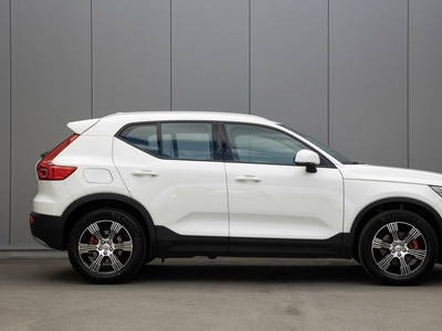 Volvo XC40 | B4 Momentum Pro | Elektrisch wegklapbare trekhaak | 18'' Sportvelgen | Keyless | Standkachel |