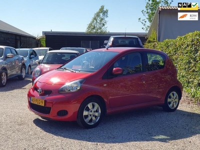 Toyota Aygo 1.0-12V Aspiration Red Navigator 5drs